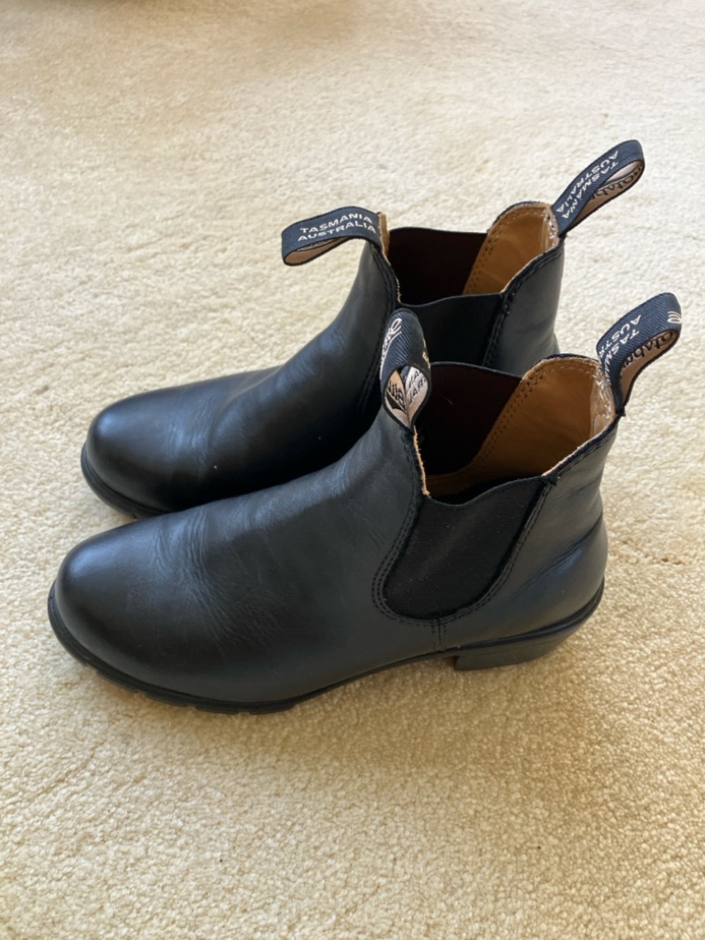 Blundstone Black Leather Heeled Chelsea Ankle Boots